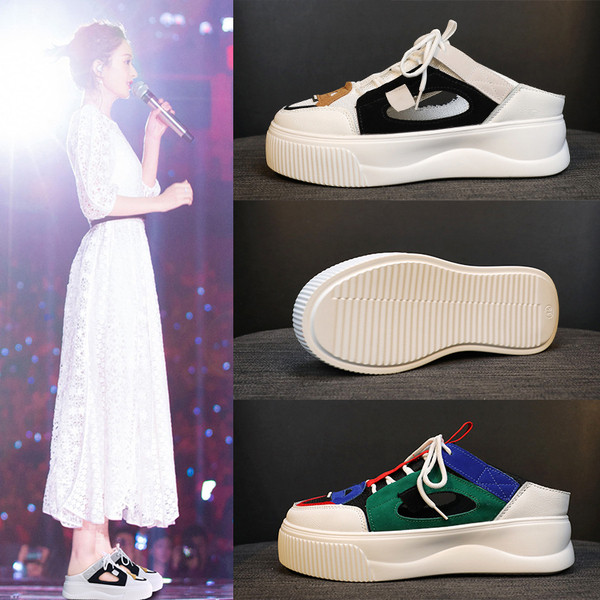 Női tornacipő új modellje két színben, fűzővel