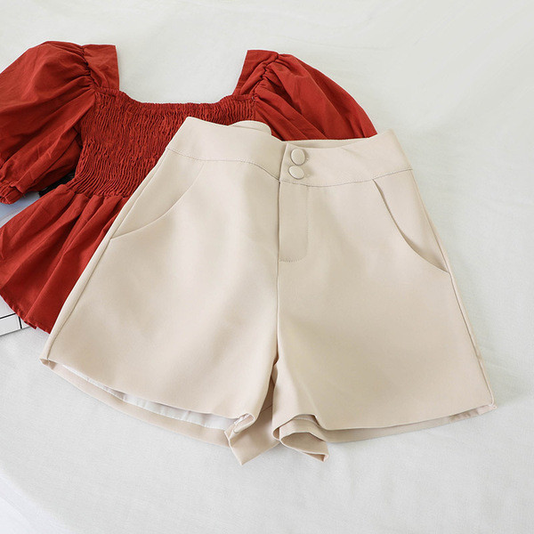 Stílusos női rövidnadrág gombokkal, négy színben