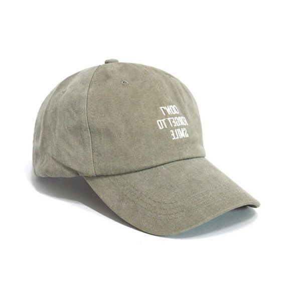 Nyári női sapka több színben hímzéssel