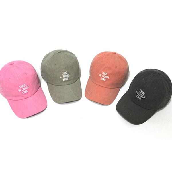 Nyári női sapka több színben hímzéssel