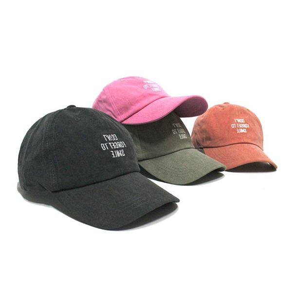 Nyári női sapka több színben hímzéssel