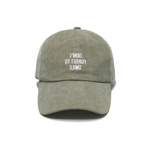 Nyári női sapka több színben hímzéssel