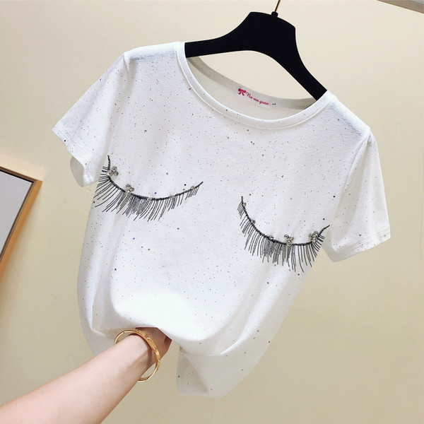 Aktuális női póló rátéttel, fehér és rózsaszín gyöngyökkel