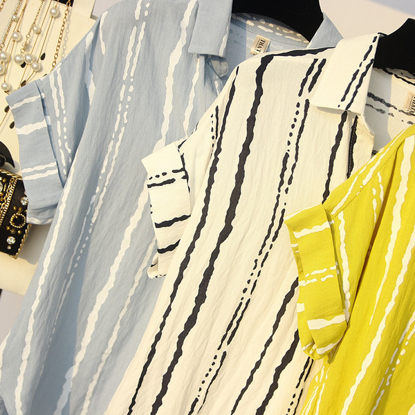 Hétköznapi női szett két darab ing + rövidnadrág szakadt motívumokkal