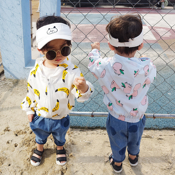 Gyerekkabát fehér színben színes rátéttel fiúknak és lányoknak