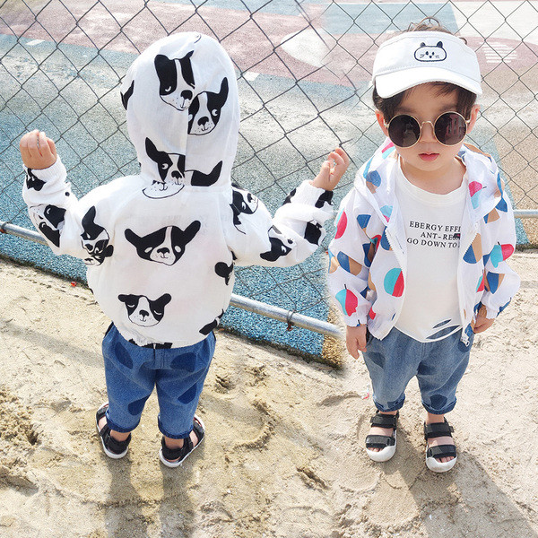 Gyerekkabát fehér színben színes rátéttel fiúknak és lányoknak