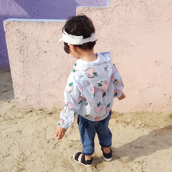 Gyerekkabát fehér színben színes rátéttel fiúknak és lányoknak