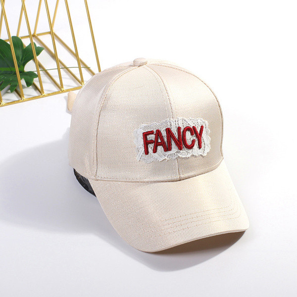 Új modell női nyári sapka színes hímzéssel