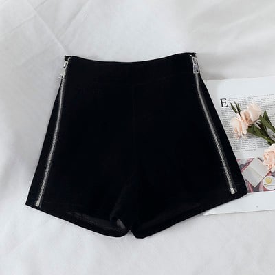 Дамски къси панталони от кадифе в черен цвят 