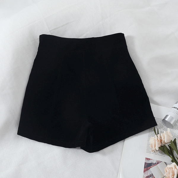 Női bársony rövidnadrág fekete színben