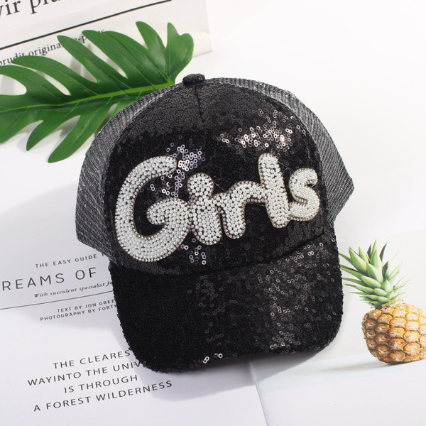 Modern női sapka flitterekkel, két színben