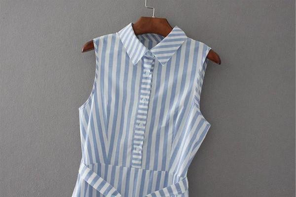 Csíkos női ruha övvel