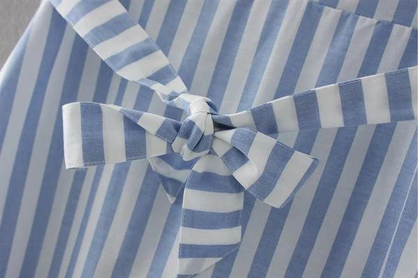 Csíkos női ruha övvel