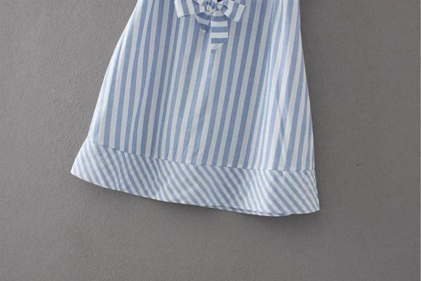 Csíkos női ruha övvel