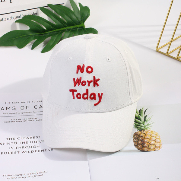 Sport-alkalmi sapka több színben hímzéssel