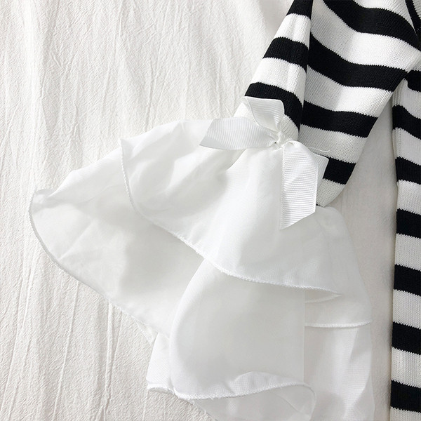 Stílusos női blúz lótusz ujjal és tüllel több színben