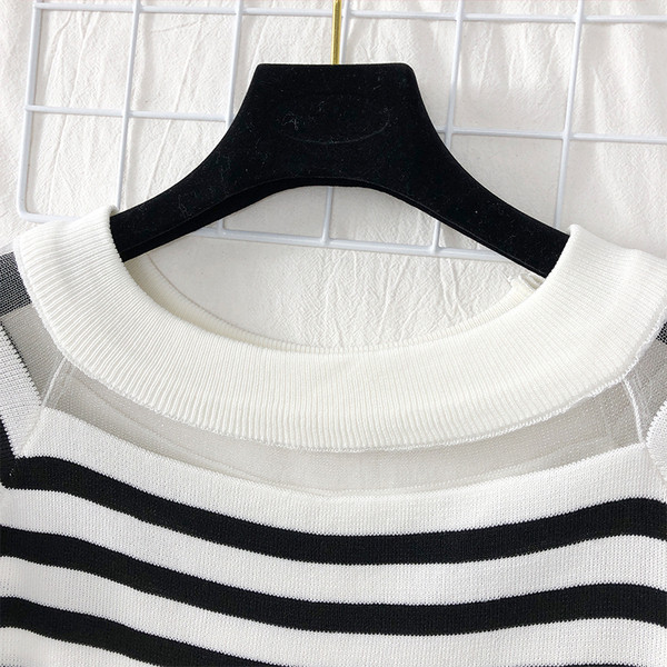 Stílusos női blúz lótusz ujjal és tüllel több színben