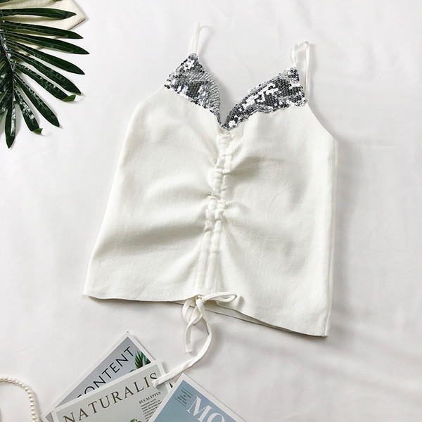 Modern női felső, vékony pántokkal és flitterekkel, három színben