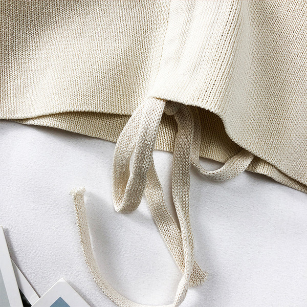 Modern női felső, vékony pántokkal és flitterekkel, három színben