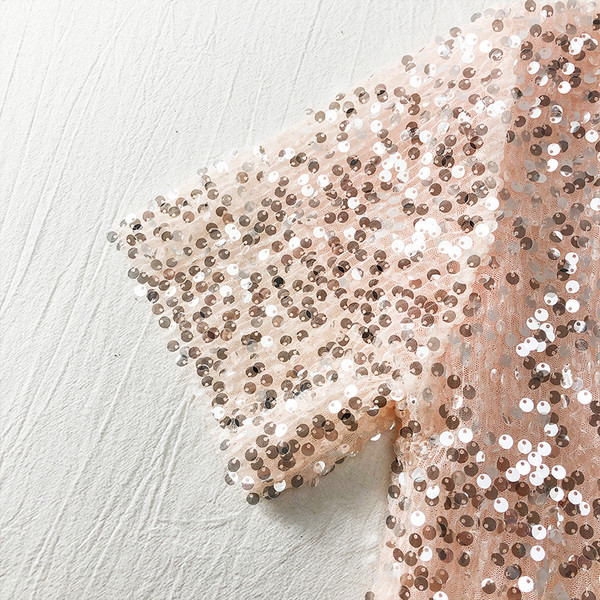 Modern női blúz rövid ujjal és flitterekkel, négy színben