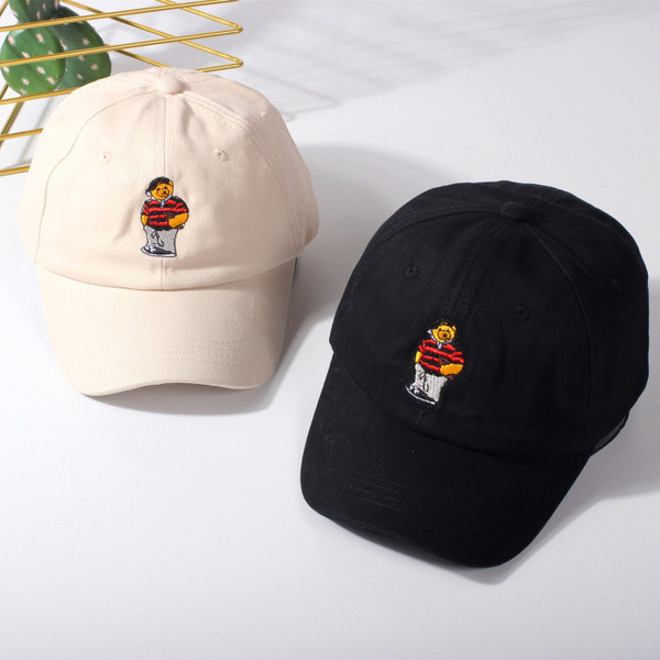 Női nyári sapka színes, rózsaszín, fekete és fehér hímzéssel