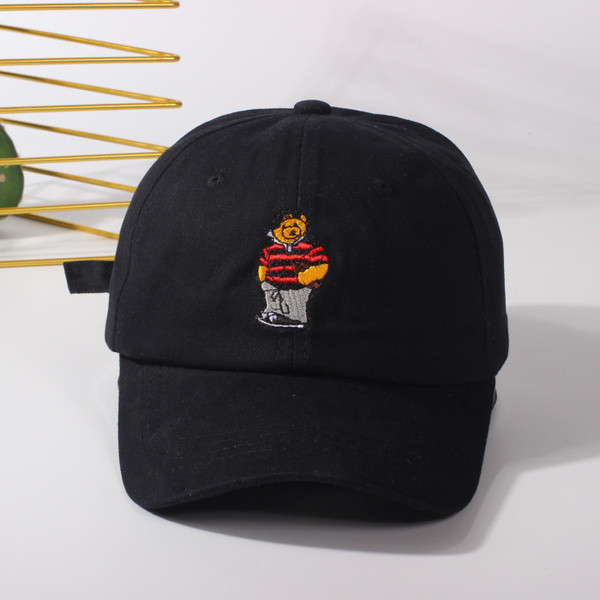 Női nyári sapka színes, rózsaszín, fekete és fehér hímzéssel