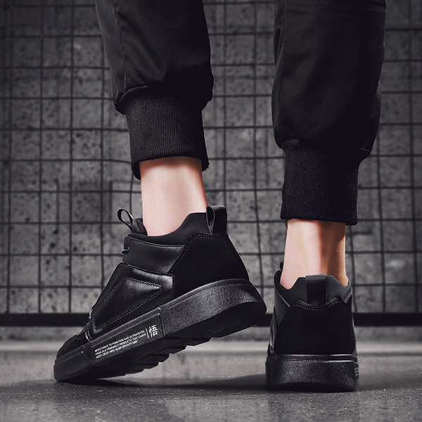 Modern férfi tornacipő fekete és piros színben