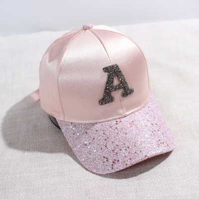 Stílusos női sapka fényes elemmel, négy színben