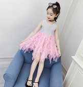 Stílusos gyerekruha három színben V-nyakkal