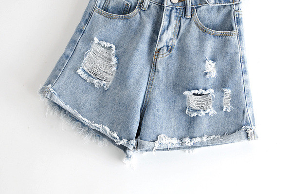 Lezser női rövidnadrág szakadt motívumokkal