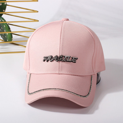 Alkalmi női sapka 3D felirattal több színben