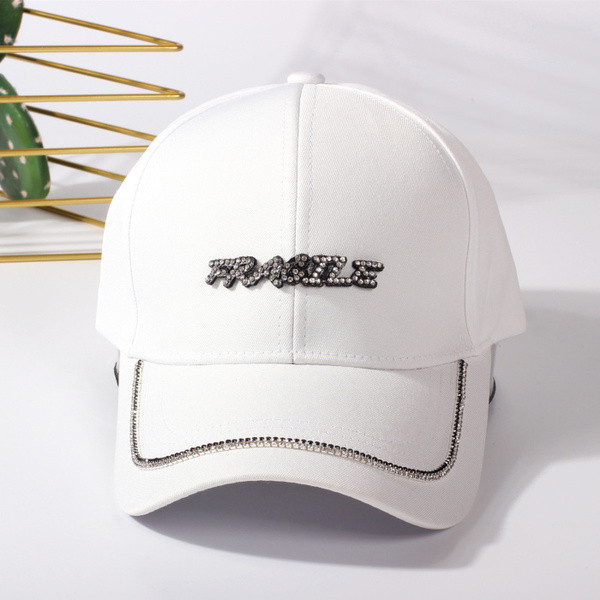 Alkalmi női sapka 3D felirattal több színben