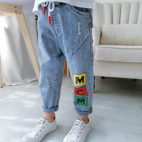 Modern gyerekfarmer fiúknak nyakkendővel és rátéttel