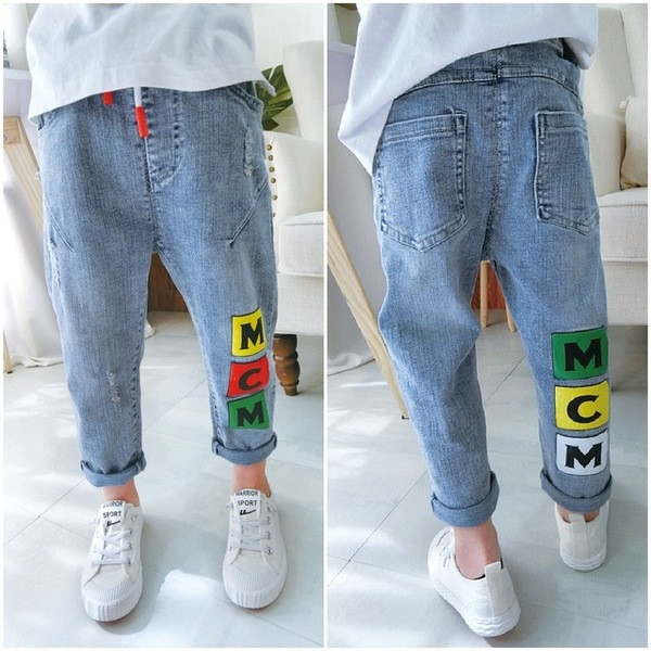 Modern gyerekfarmer fiúknak nyakkendővel és rátéttel