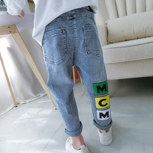 Modern gyerekfarmer fiúknak nyakkendővel és rátéttel