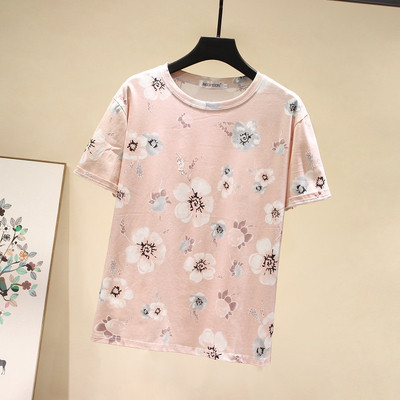 Modern női póló rózsaszín és kék virágos motívumokkal