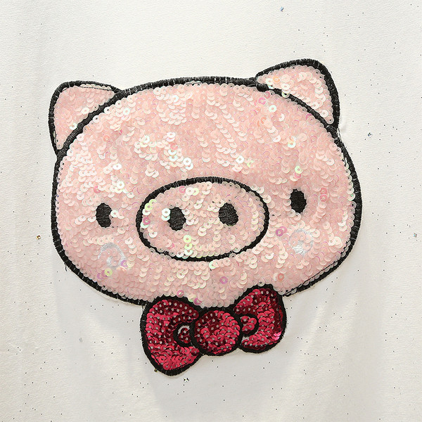 Modern női póló fehér és fekete színben, rátéttel és flitterekkel