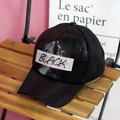 Modern női kalap flitterekkel, három színben