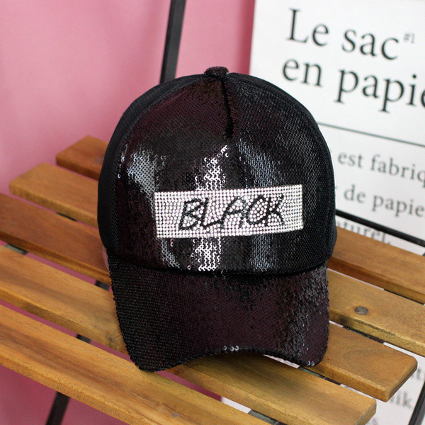 Modern női kalap flitterekkel, három színben