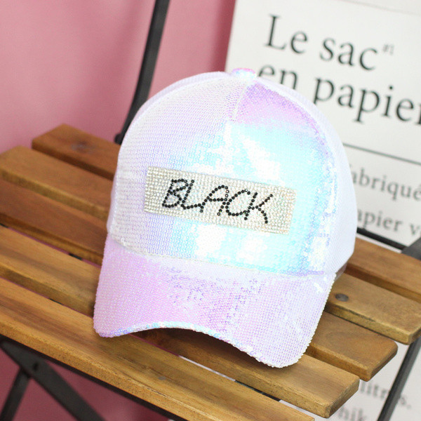 Modern női kalap flitterekkel, három színben