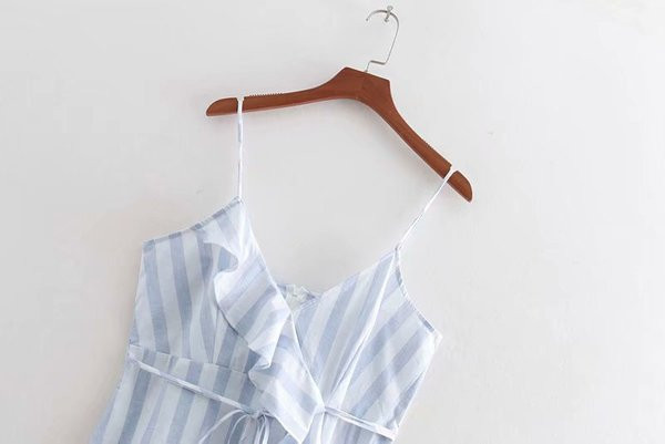 Csíkos női ruha pántokkal