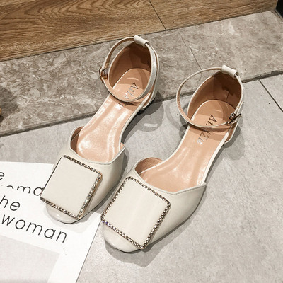 Aktuális női szandál eco bőrből, csattal két színben