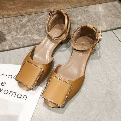 Aktuális női szandál eco bőrből, csattal két színben