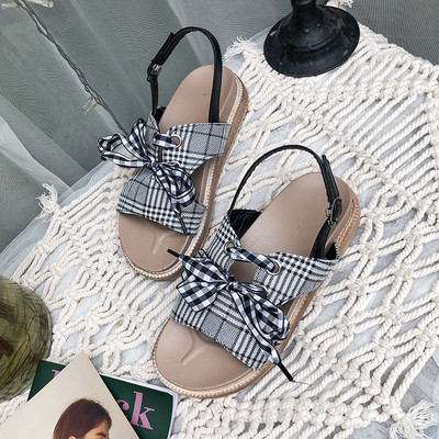 Modern női kockás szandál két színben, lapos talppal