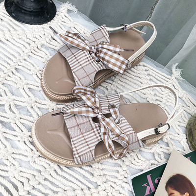 Modern női kockás szandál két színben, lapos talppal