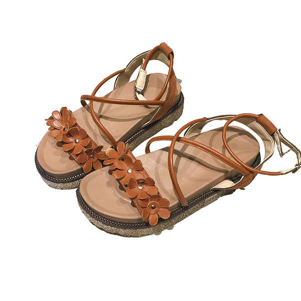 Modern női szandál virágmotívumokkal, két színben