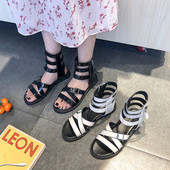 Modern női szandál öko bőrből, lapos talppal fehér és fekete színben