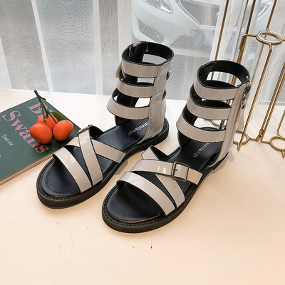 Modern női szandál öko bőrből, lapos talppal fehér és fekete színben