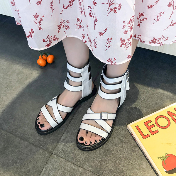 Modern női szandál öko bőrből, lapos talppal fehér és fekete színben