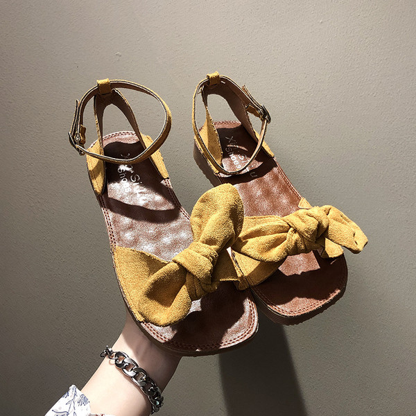 Aktuális női szandál öko velúrból, lapos talppal három színben